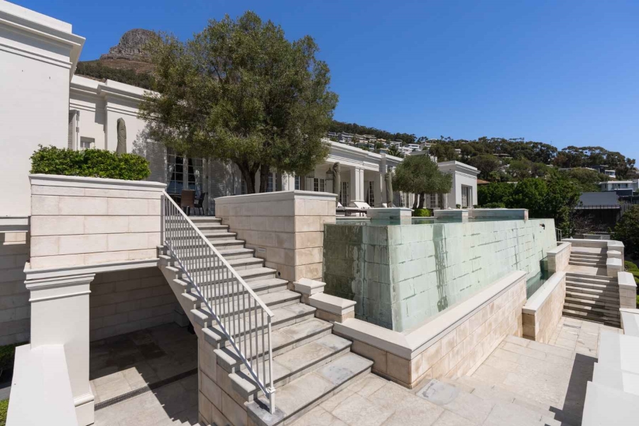 7 Bedroom Property for Sale in Fresnaye Western Cape